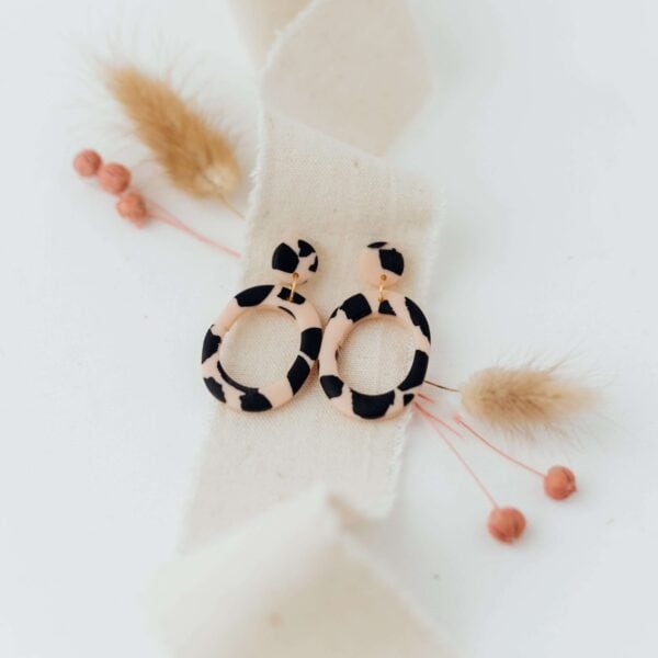 Modische Christian-Armbänder, Zauberhafte Pailletten-Ohrringe, Handmade Schmuck, Geschenkideen.