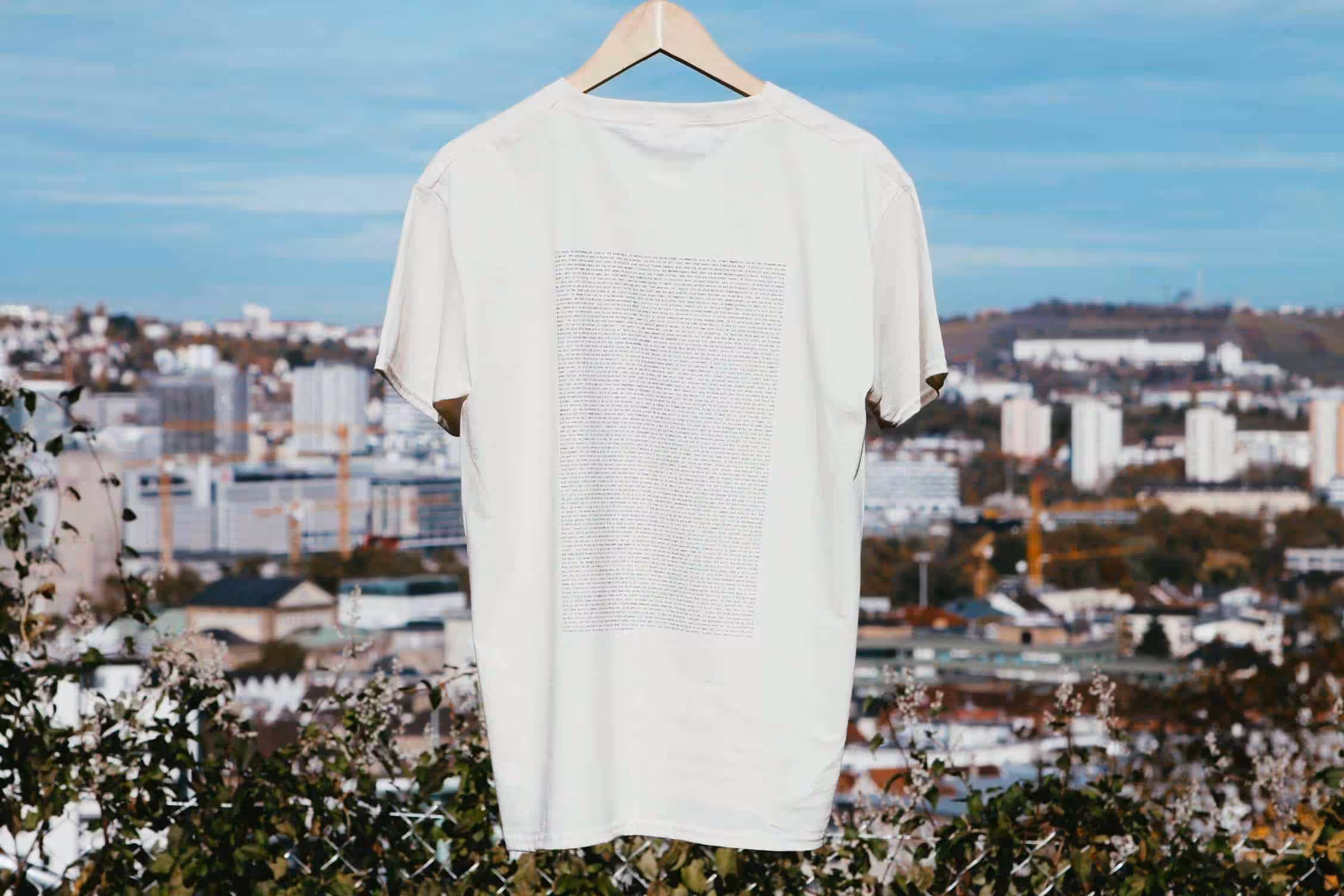 Inspiratives christliches T-Shirt mit Bibelvers – nachhaltige Mode für Gläubige.