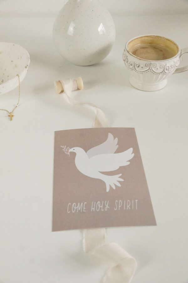 Himmlischer Friedensgruß mit Taubenmotiv und christlicher Botschaft, spiritueller Dekor.