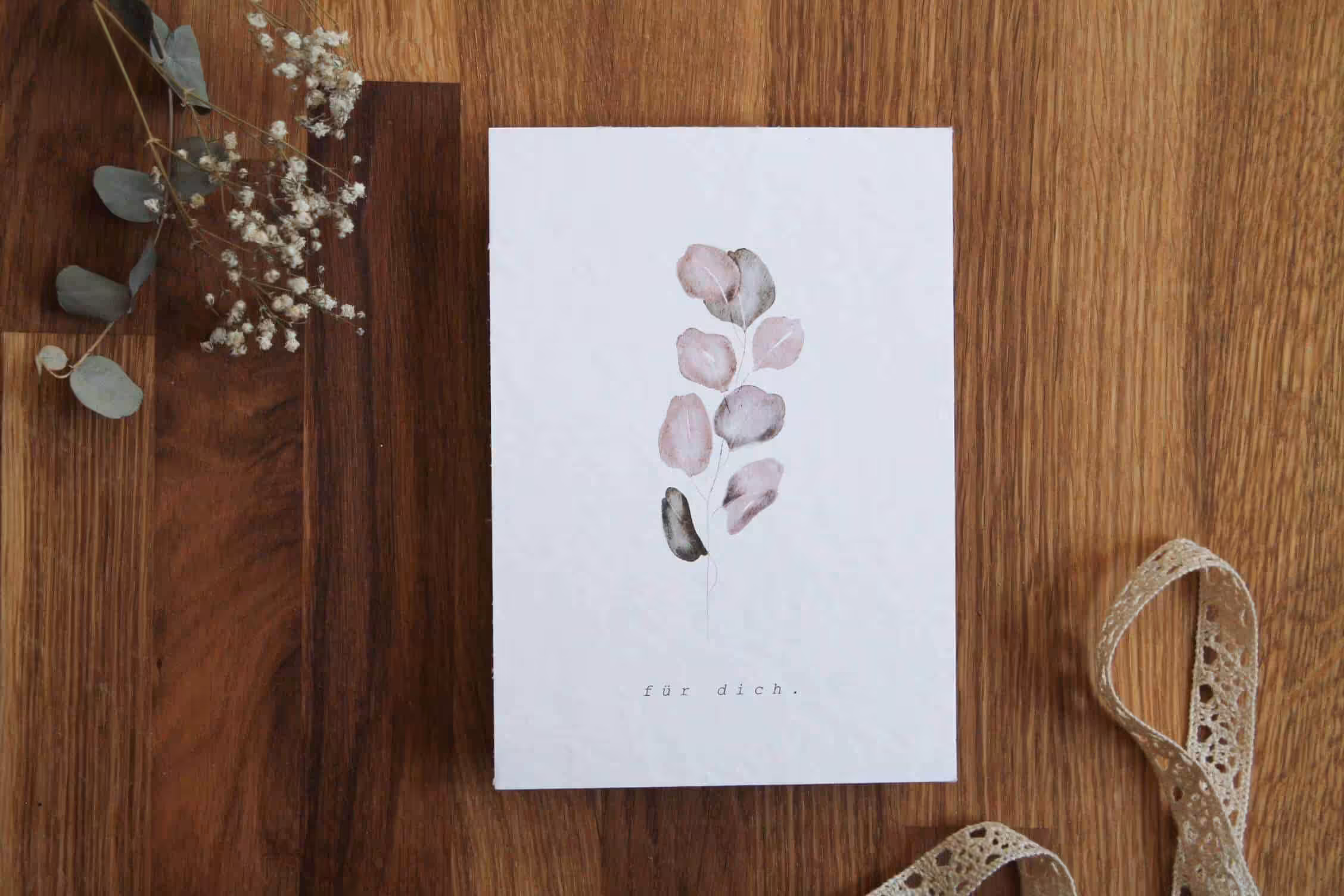 Elegante christliche Grußkarte mit Wasserfarbenblättern, für dich, auf Holzuntergrund.