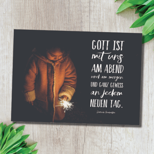 Seelsorgerisch inspirierendes Christliches Grußkartenbild mit Kinder und Funkelkerze.