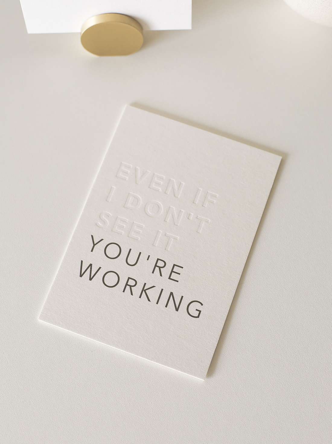 Inspirierende christliche Botschaft auf besonderer Grußkarte, Glaube, Hoffnung, Liebe.