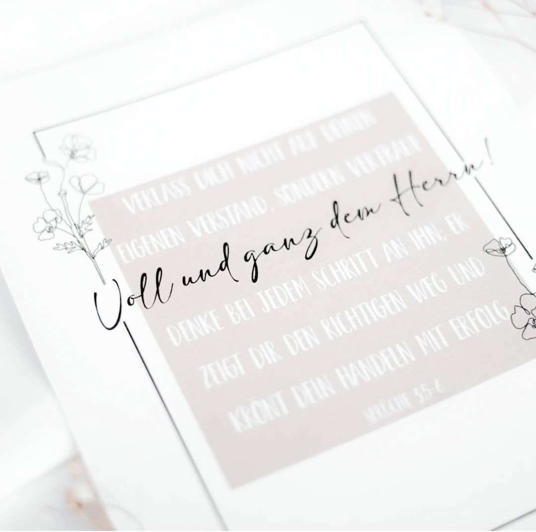 Liebevolle christliche Botschaft auf Karte, religiöse Grußkarte mit Blumenmotiv.