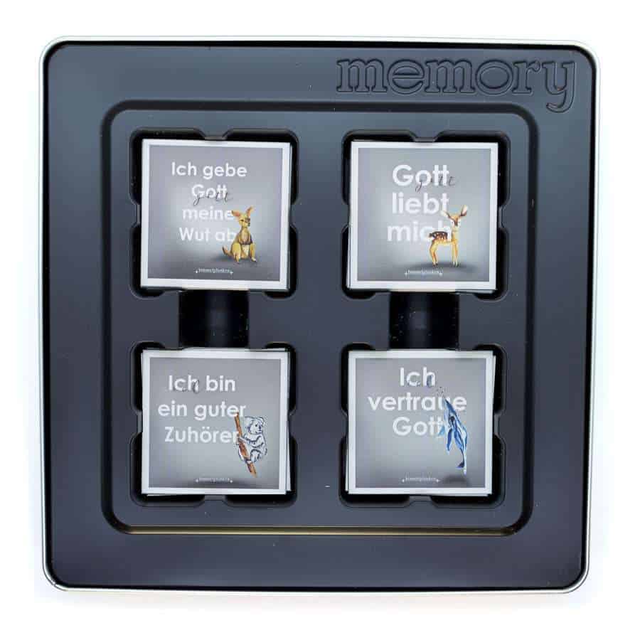 Glaubenssprüche auf Karten im Memory-Spiel, christliche Botschaften, religiöse Zitate.