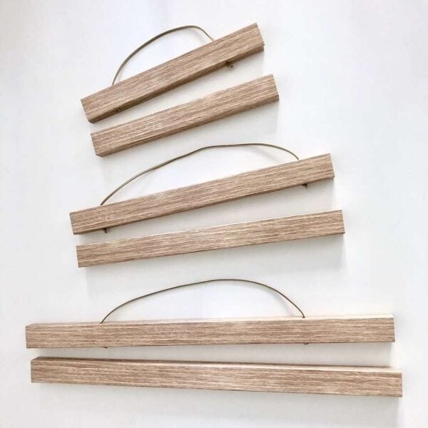 Leuchtleisten aus Holz, moderne LED-Wandbeleuchtung, nachhaltige Inneneinrichtung, christliche Dekoration.