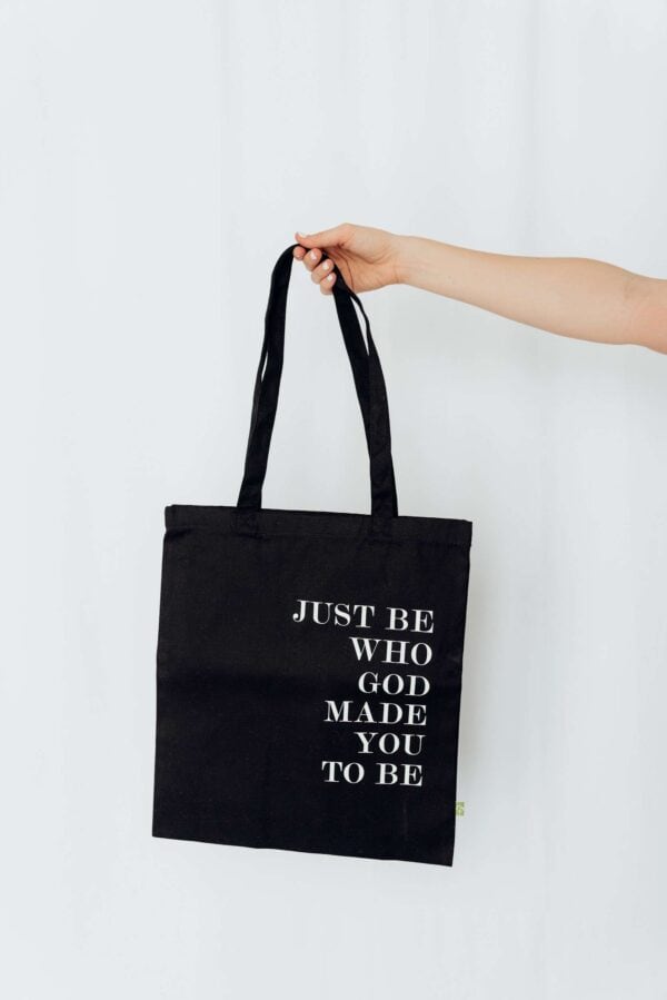 Stylische Stofftasche mit Bibelvers, nachhaltige christliche Merchandising-Produkte.