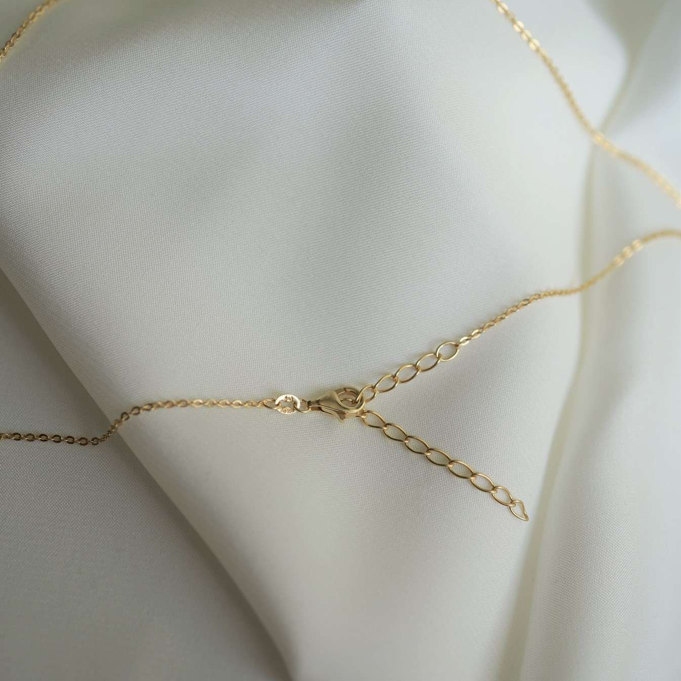 Feiner goldener Kettchen-Schmuck für christliche Marken auf stage2603.mookho.de.