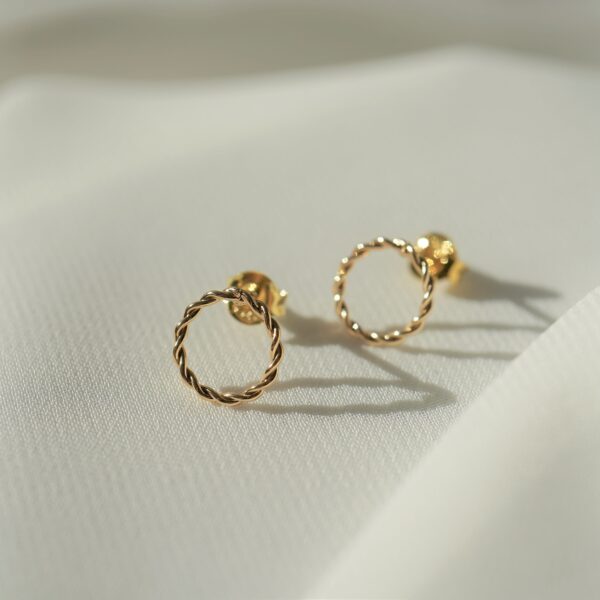 Eigelb Goldene kreisförmige Christliche Schmuckohrringe, hochwertiges Modeaccessoire.