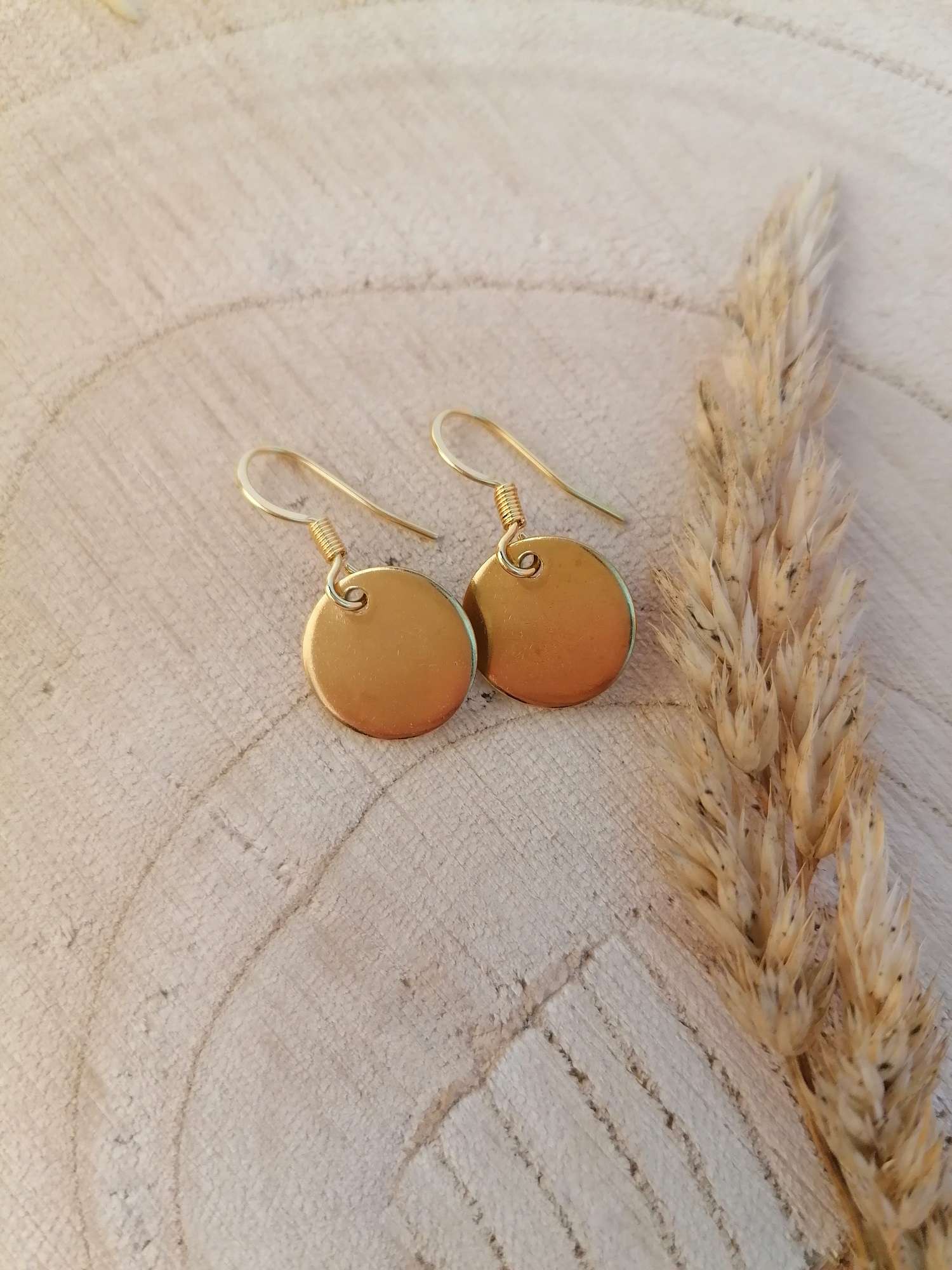 Goldene Christenschmuck-Ohrringe, religiöse Schmuckaccessoires, christliche Geschenkideen, christlicher Modeschmuck.