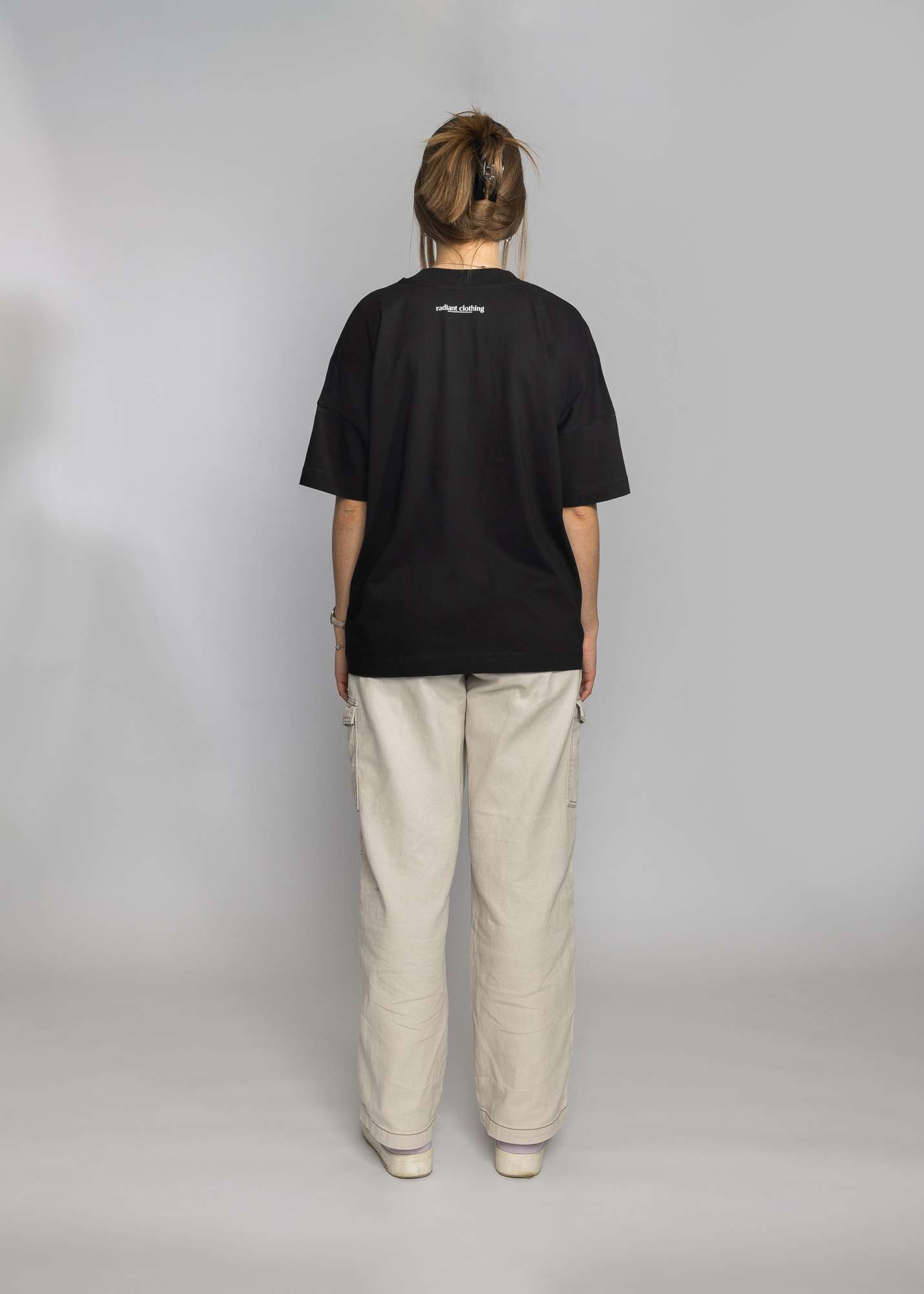 Modisches schwarzes T-Shirt für Christen, bequem und stilvoll für den Alltag.