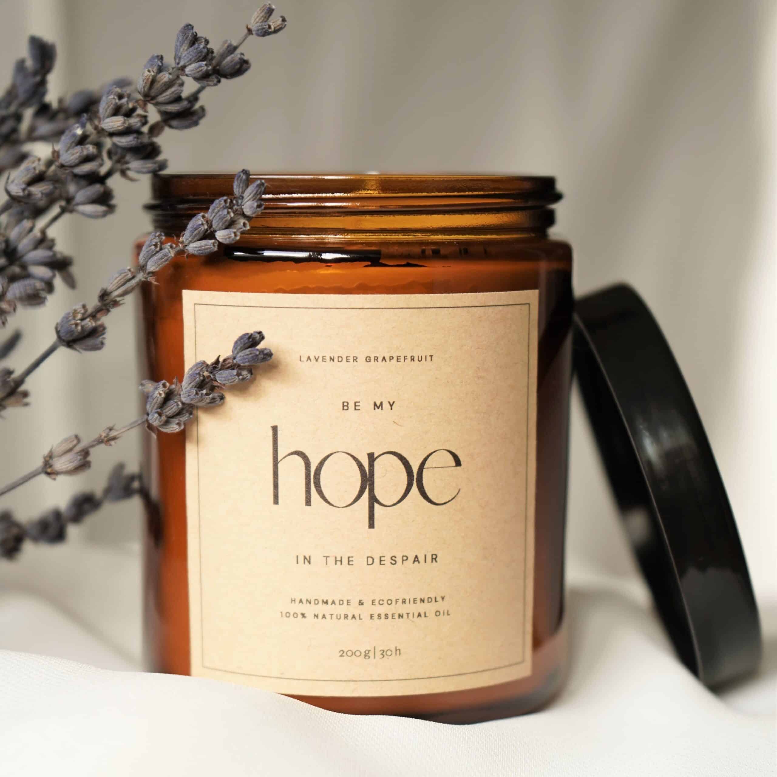 Beruhigende christliche Kerze mit Lavendel und Grapefruit Duft, handgemacht, Naturkosmetik.