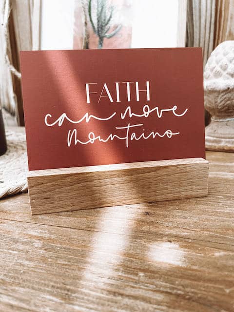 Moderne christliche Motivationskarte mit Glaube und Inspiration, Dekor, Geschenkidee.