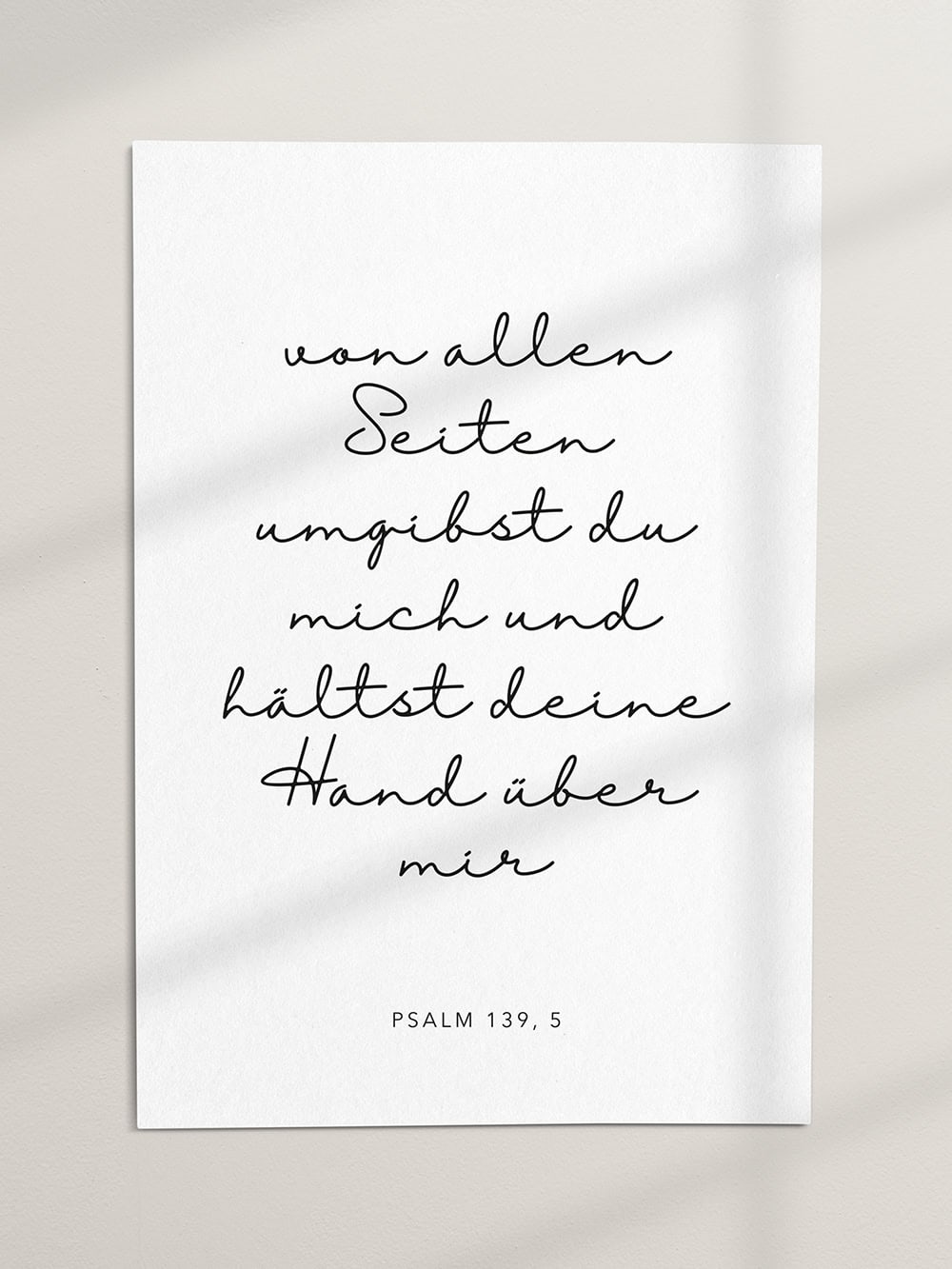 Freundliche, biblische Wanddekoration mit Psalm 139,5 in moderner Schrift für christliche Zuhause.