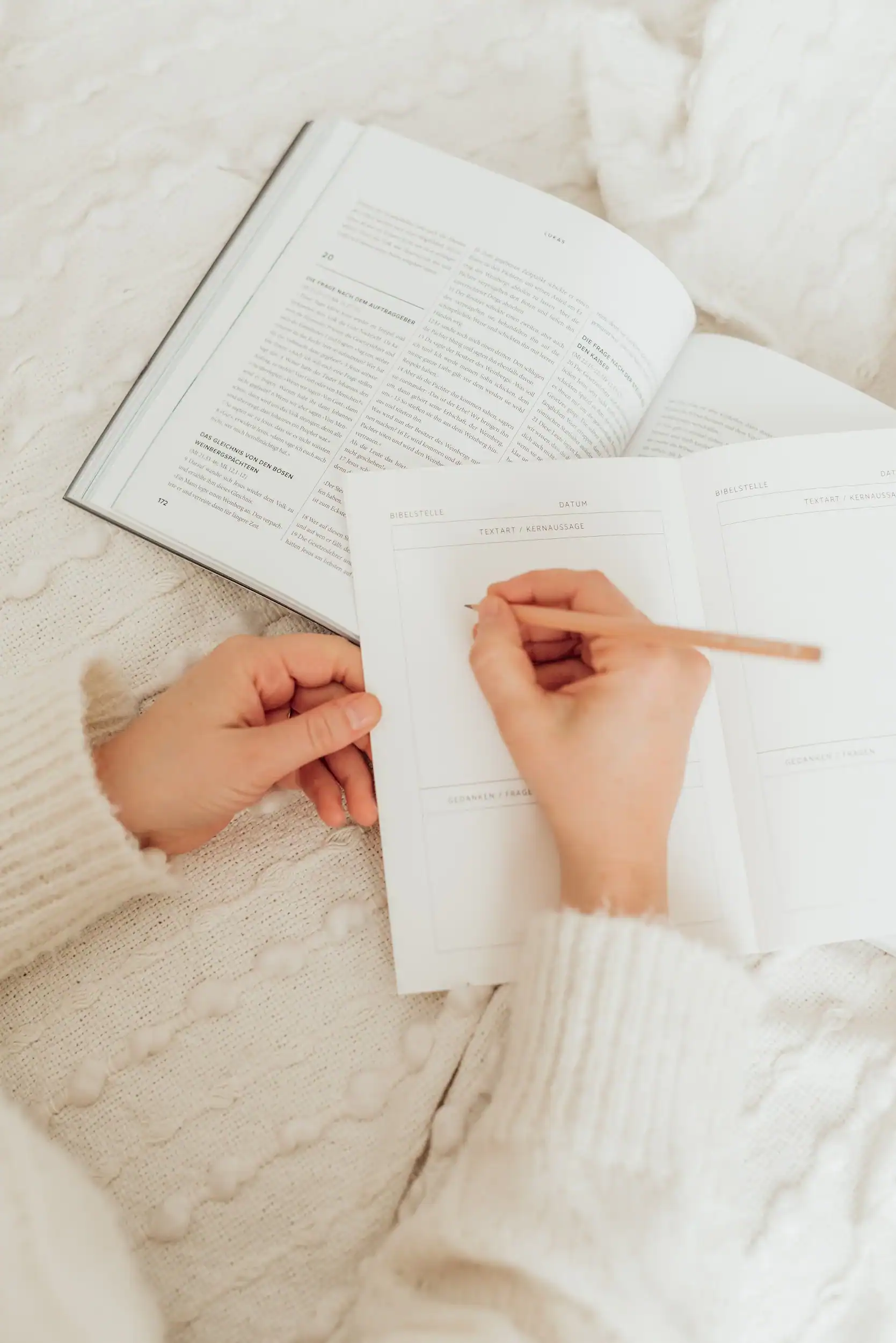Gebetstagebuch mit Bibelversen, christliche Inspiration, Religionsbuch, christliches Gebet, Glaube und Spiritualität.
