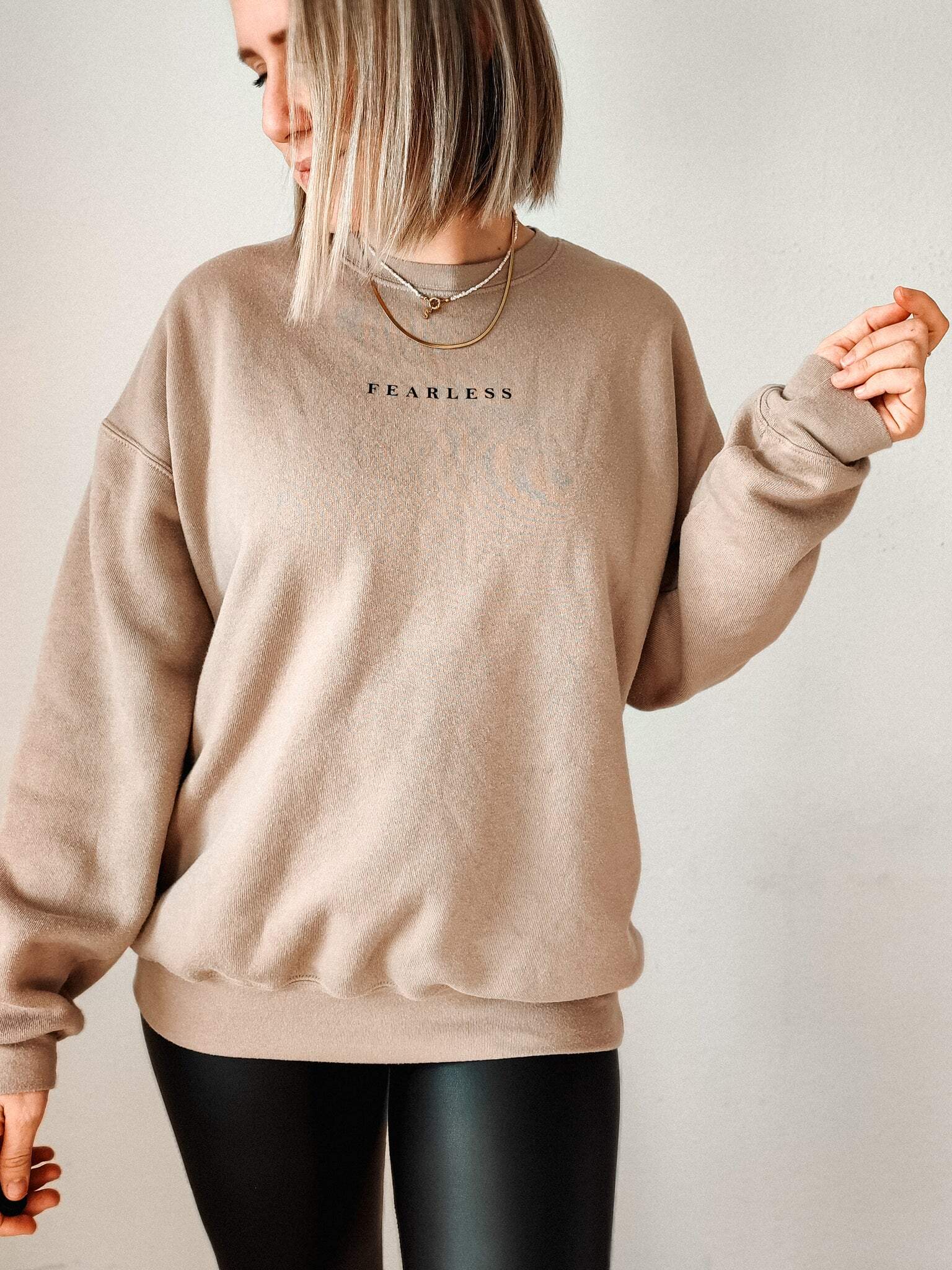 Mode Sweatshirt mit "Fearless" Aufdruck, christliche Mode, Fair Fashion, Damenbekleidung, christliche Marken.