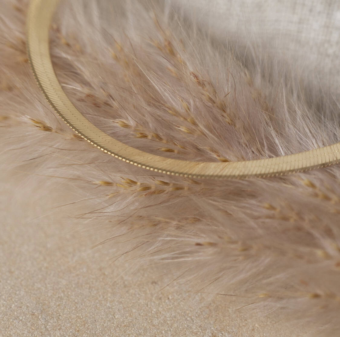 Feines Federschmuck - Christliche Mode und Accessoires auf stage2603.mookho.de.