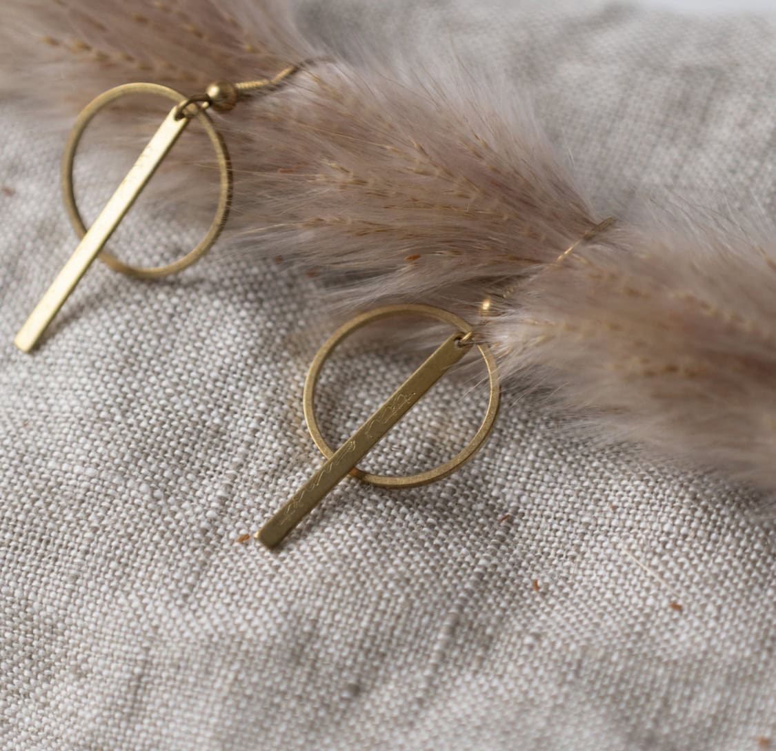 Goldene Ohrringe mit Bibelvers Gravur für christlichen Schmuck, Geschenk für Christen.