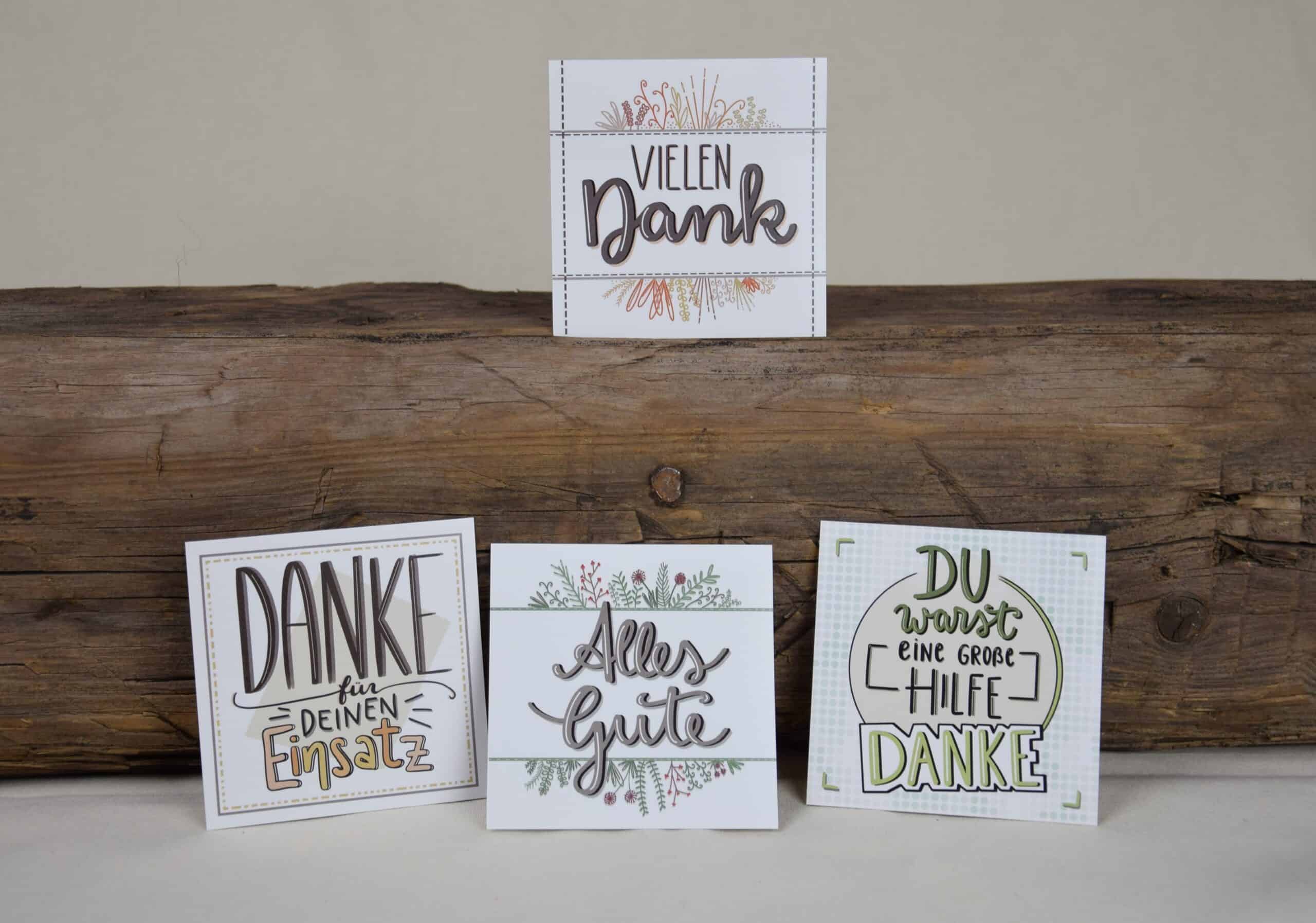 Hochwertige christliche Dankes-Karten auf Holzuntergrund präsentiert.