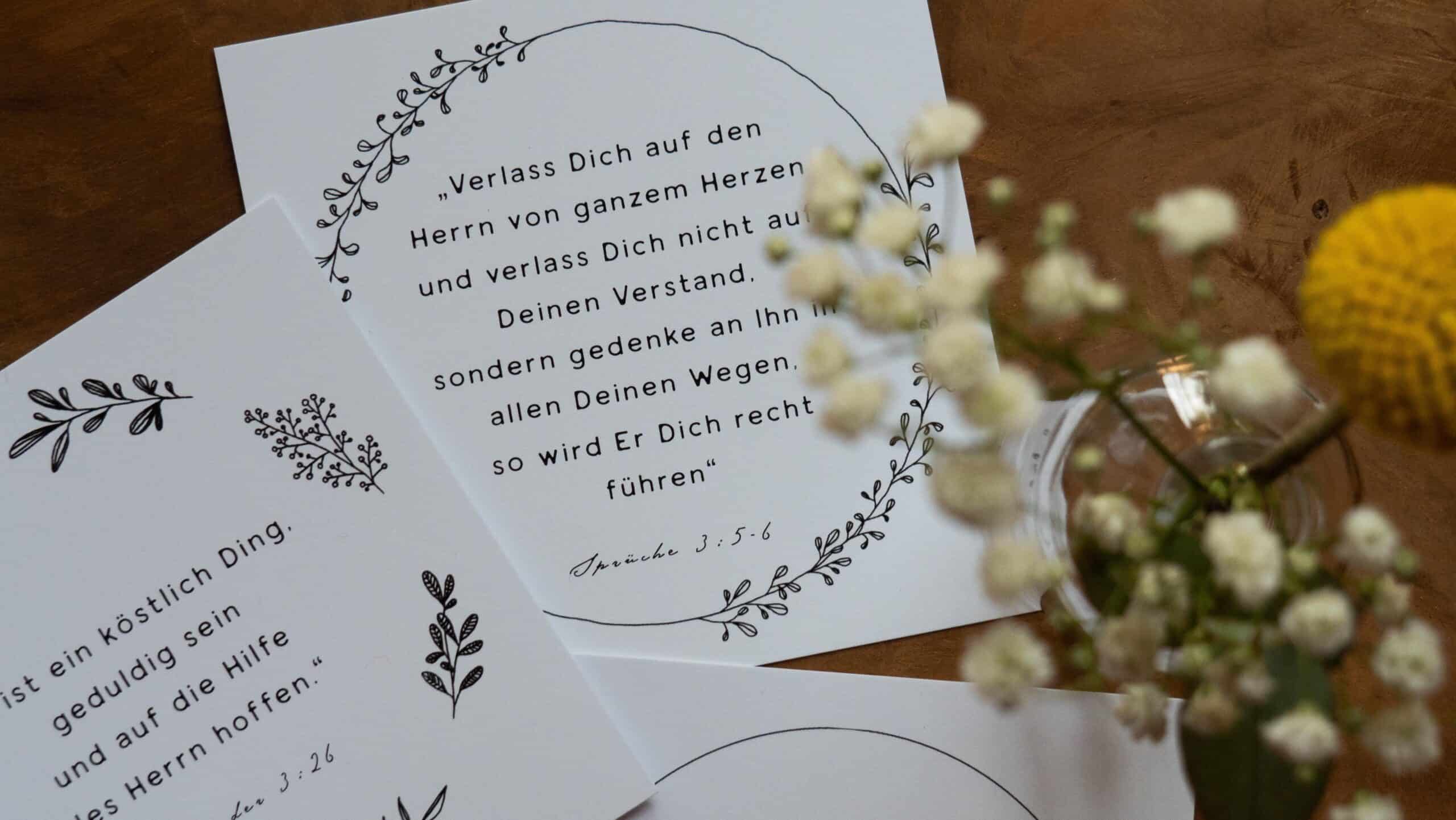 Inspirierende christliche Karten mit Bibelversen und floralen Designs, religiöse Grußkarten für Gott.