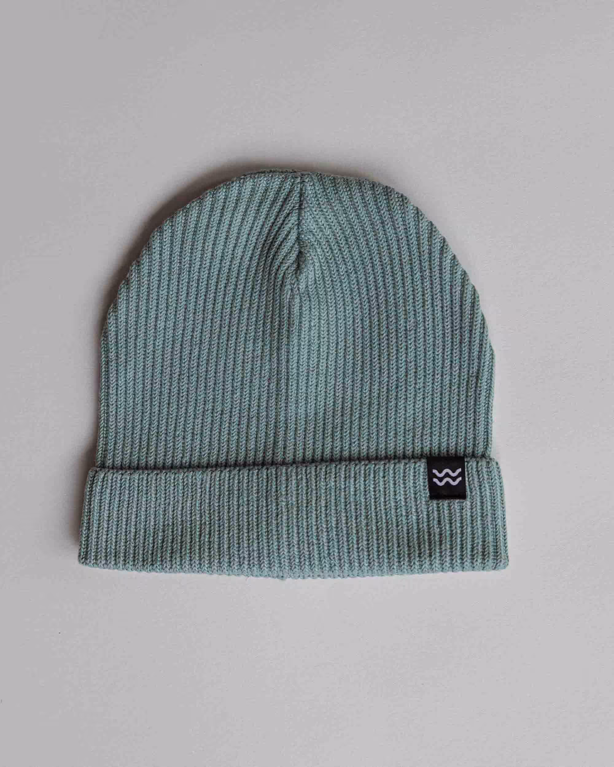 Modische graue Strickmütze für Christen, nachhaltige Mode, christlicher Streetwear, Wollmütze.