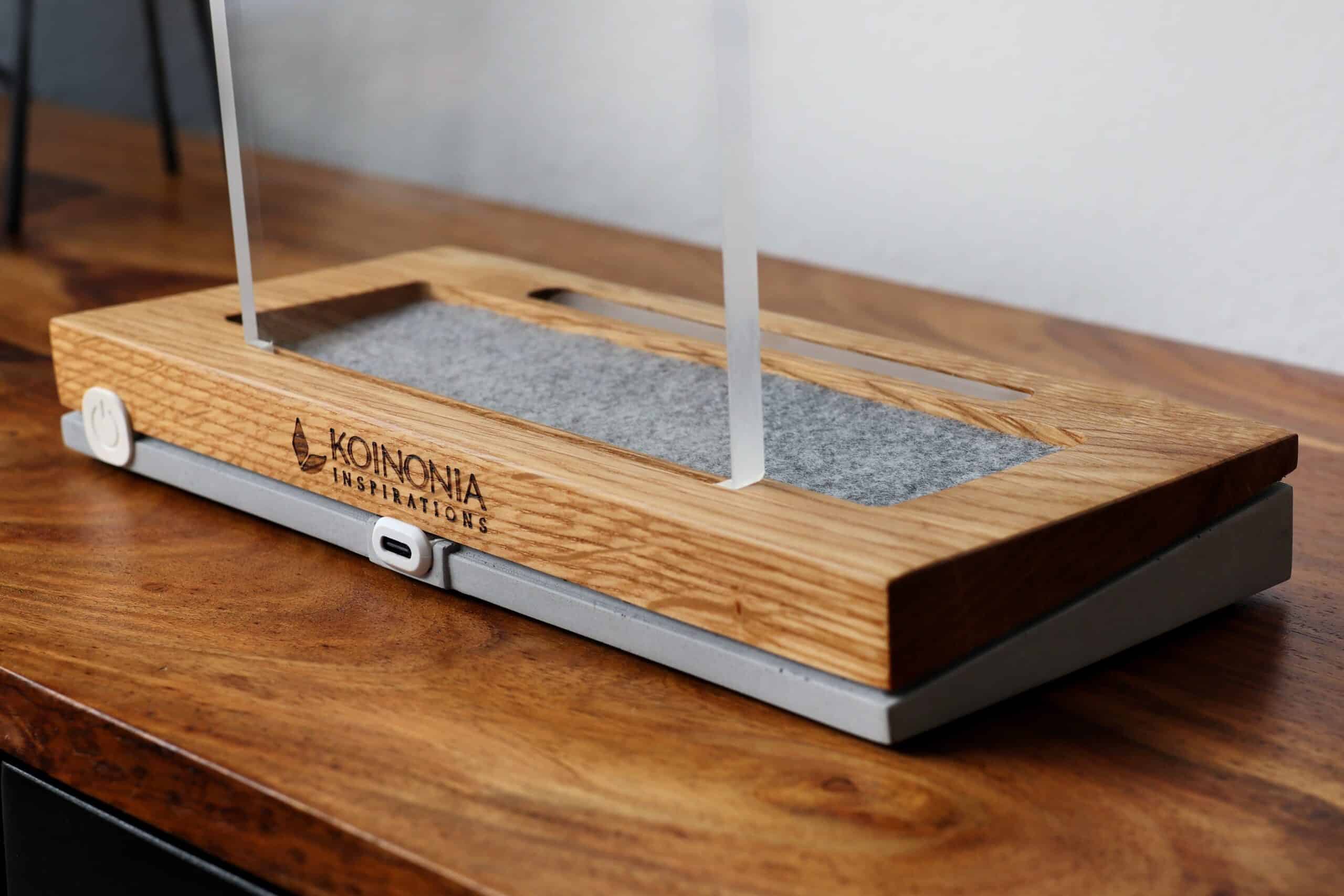 Moderner Gebetsleuchte mit Holzrahmen und Touch-Steuerung, christliche Inspiration, Gebet.