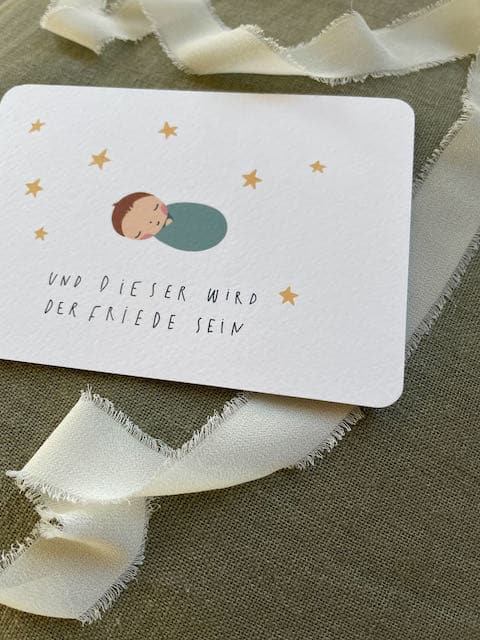 Schützendes Kinderhandlettering Grußkarte mit religiösem Spruch, Baby und Sterne.