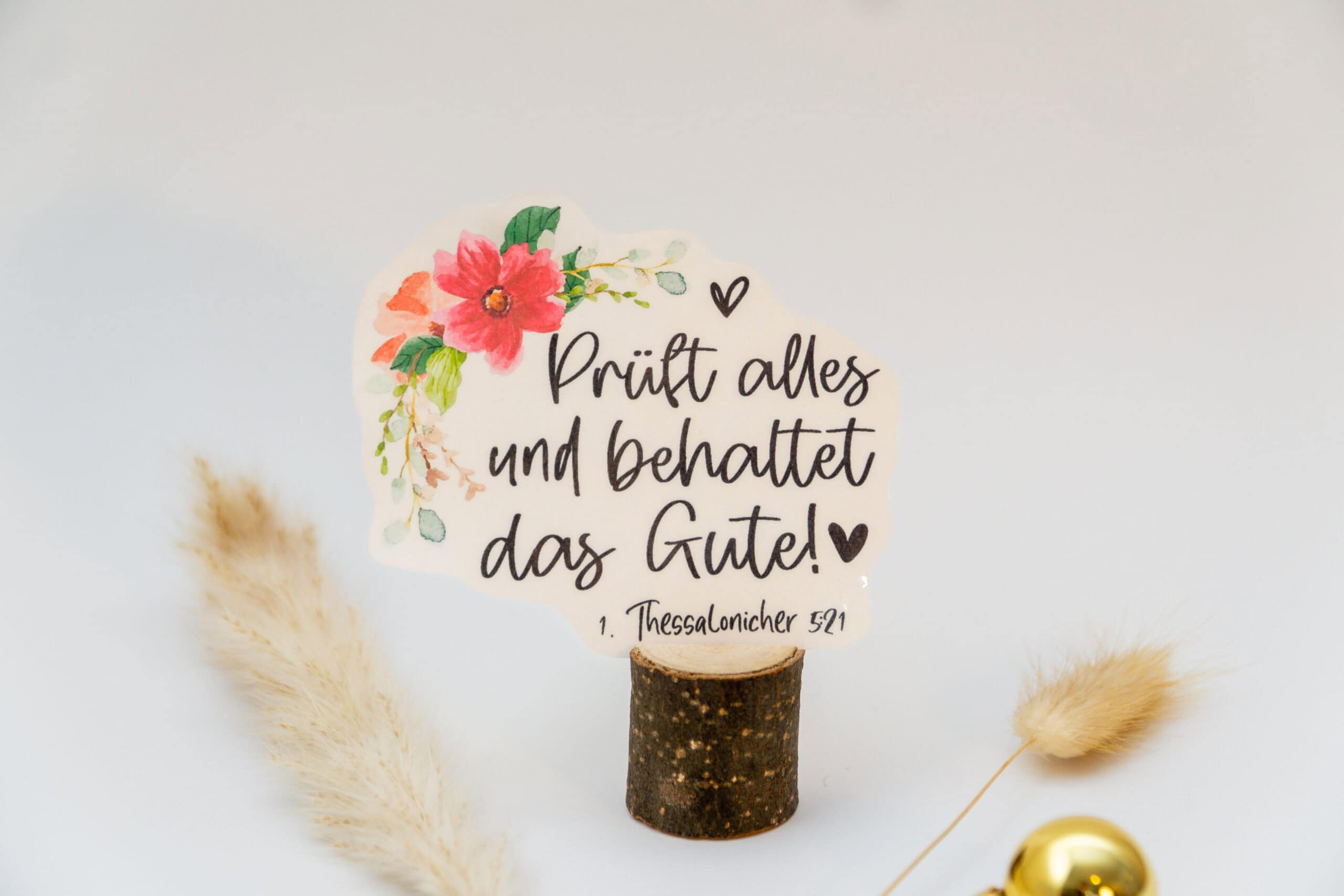 Himmlischer Gruß mit christlicher Botschaft und Natur dekorativ gestaltet.