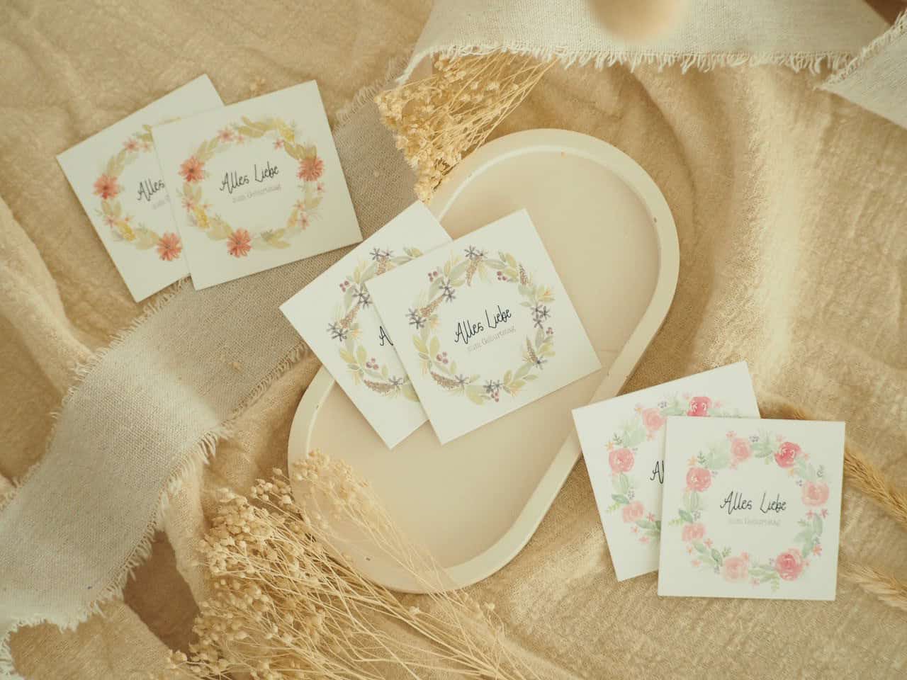 Florale Grußkarten mit christlichem Segen, liebevoll gestaltet, für besondere Anlässe.