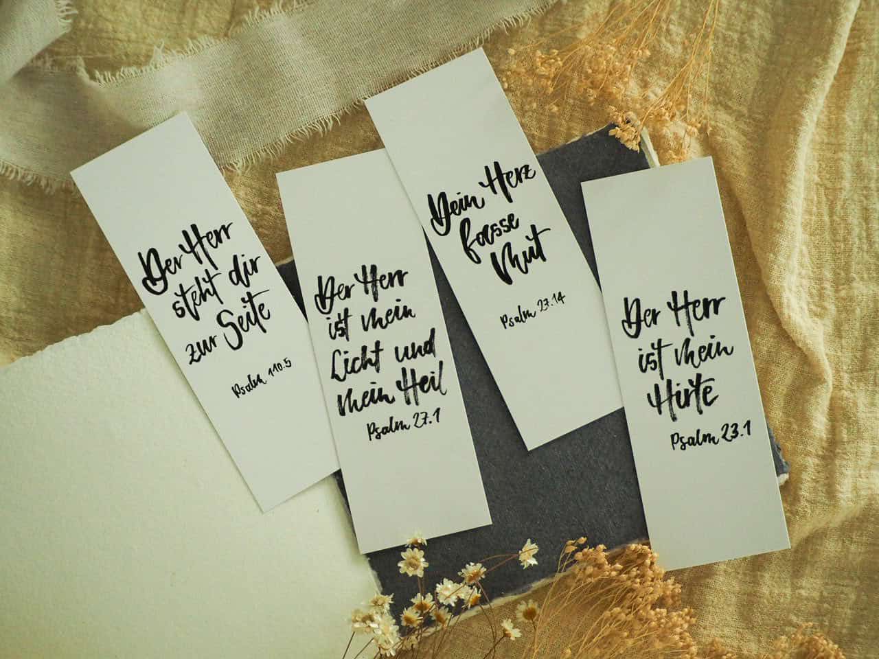 Glaubenszitate auf Bibelversen für christliche Inspiration und Dekoration.