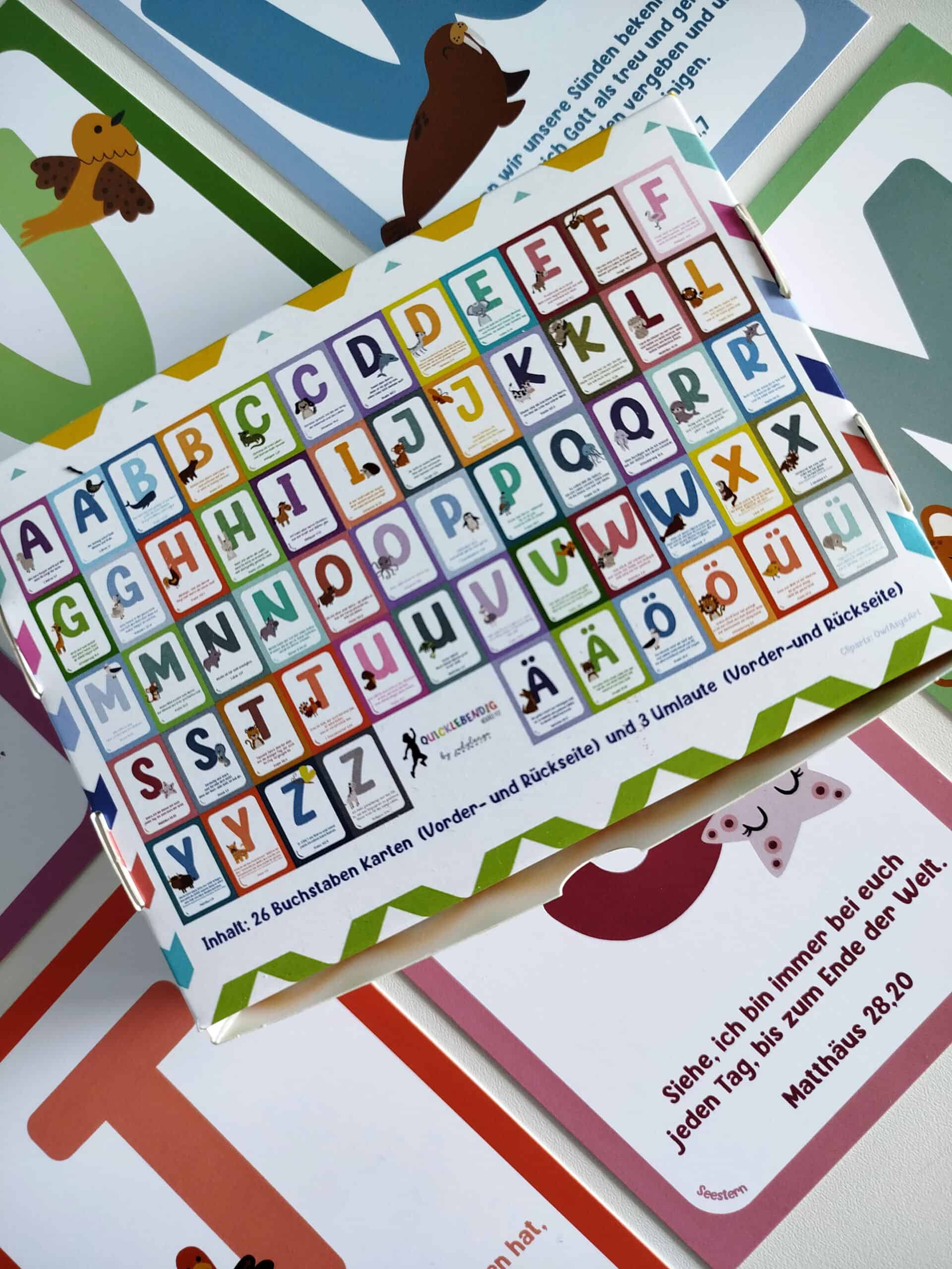 Spielkarten für Kinder mit religiösen Motiven, geeignet für christliche Erziehung.