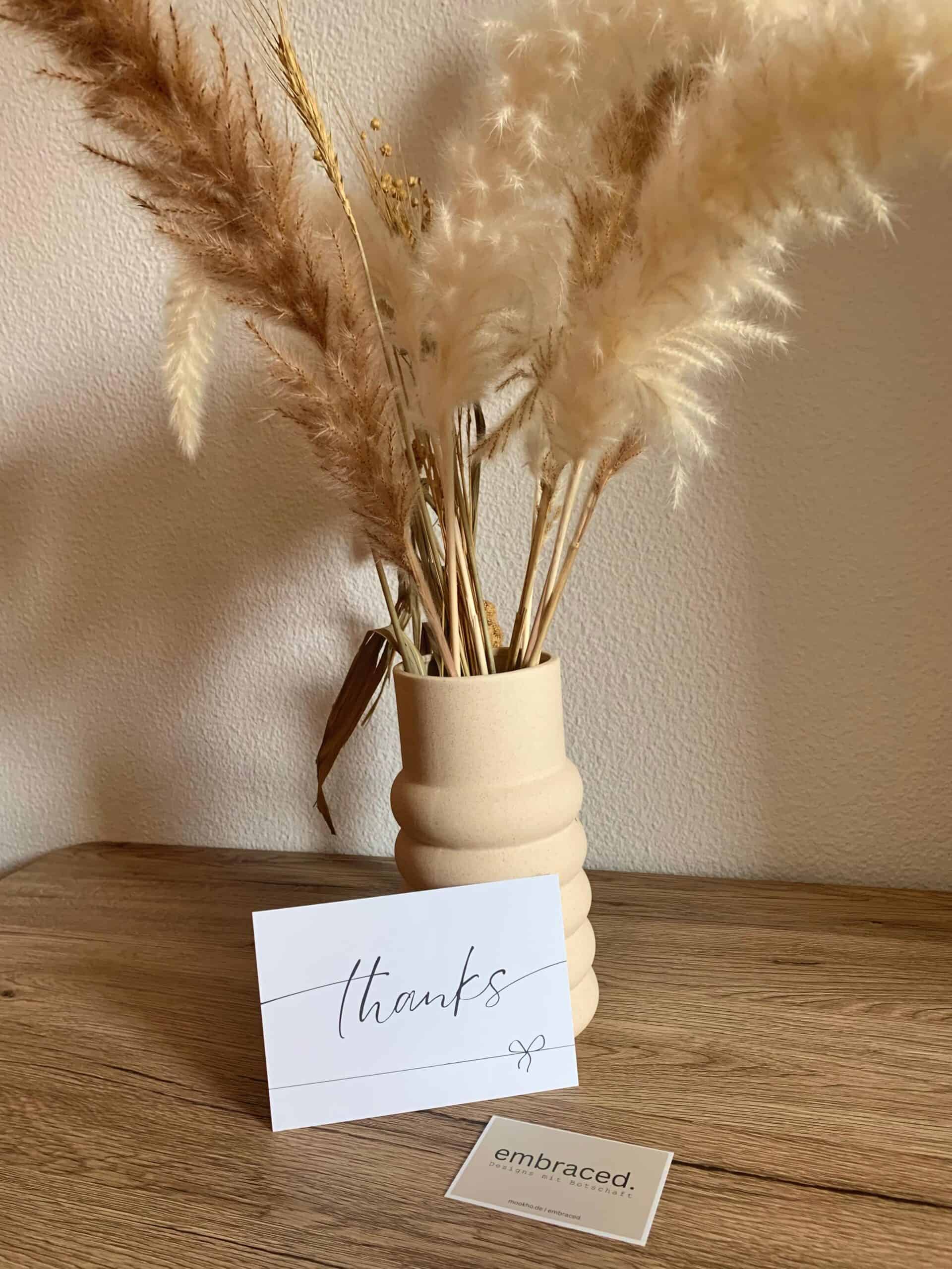 Elegante Dekoration mit Trockenblumen in Christlichem Markt, Dankeskarte, stage2603.mookho.de.