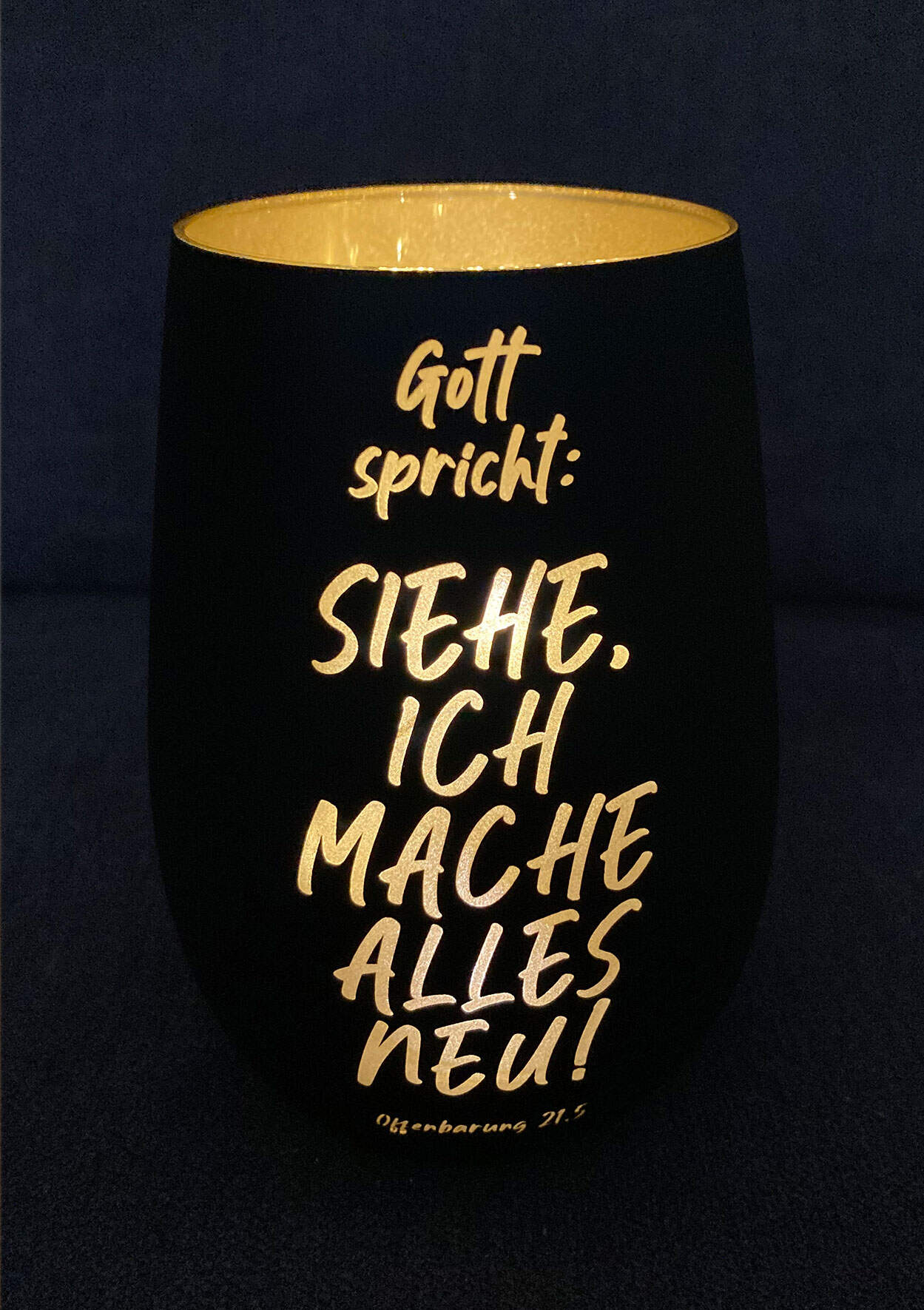 Gottes Spruch auf beleuchteter Tasse, christlicher Spruch, christliche Dekoration, religiöser Gag.