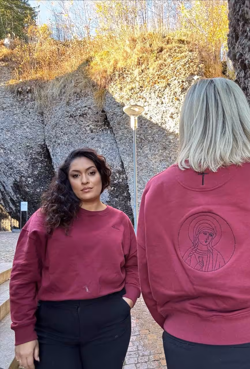 Christliche Pullover mit religiösen Motiven, fair und nachhaltig hergestellt.