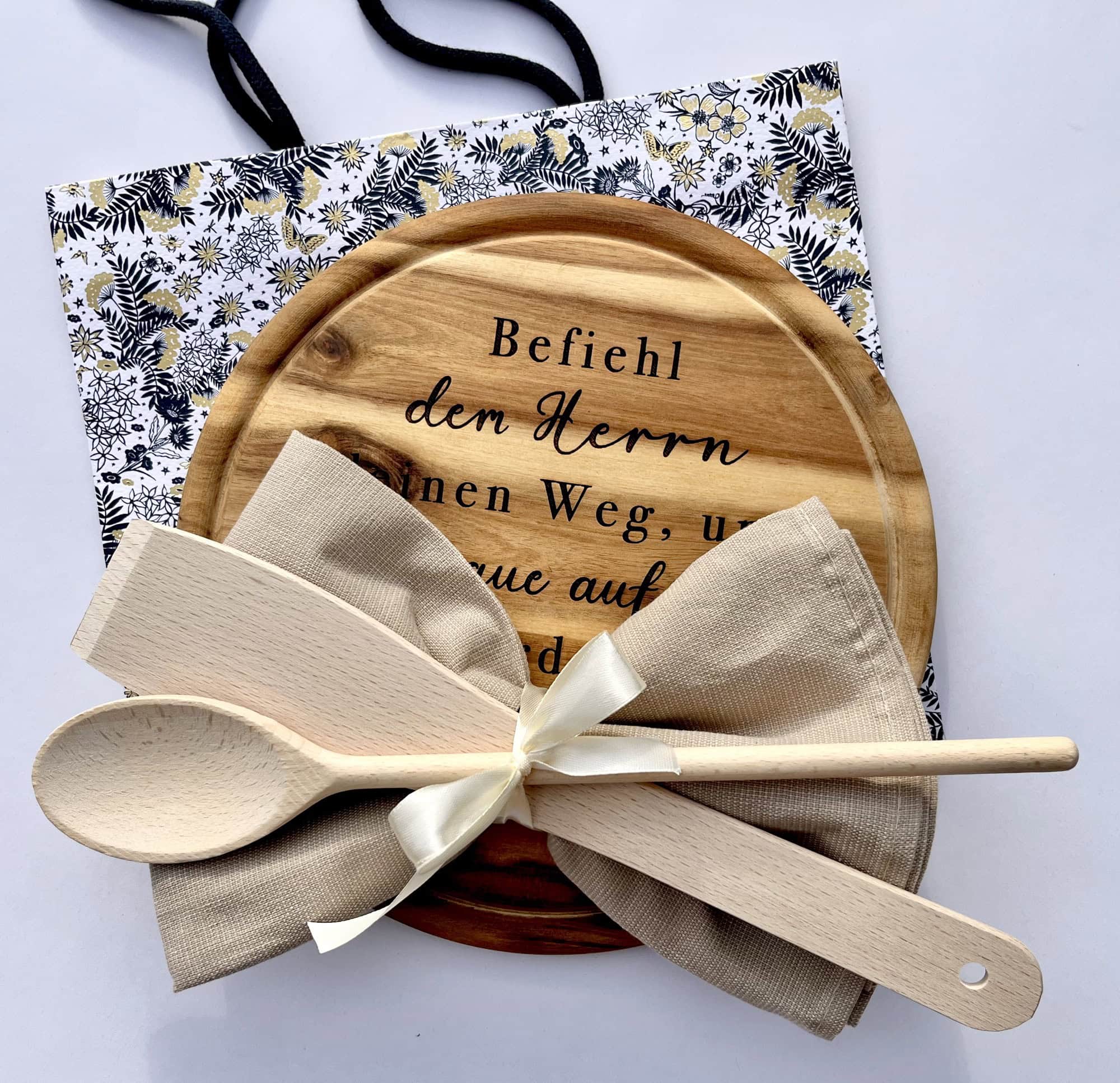 Großer Holzlöffel und Teller mit christlichem Spruch, christliche Geschenkartikel, Gebetsgeschenk.