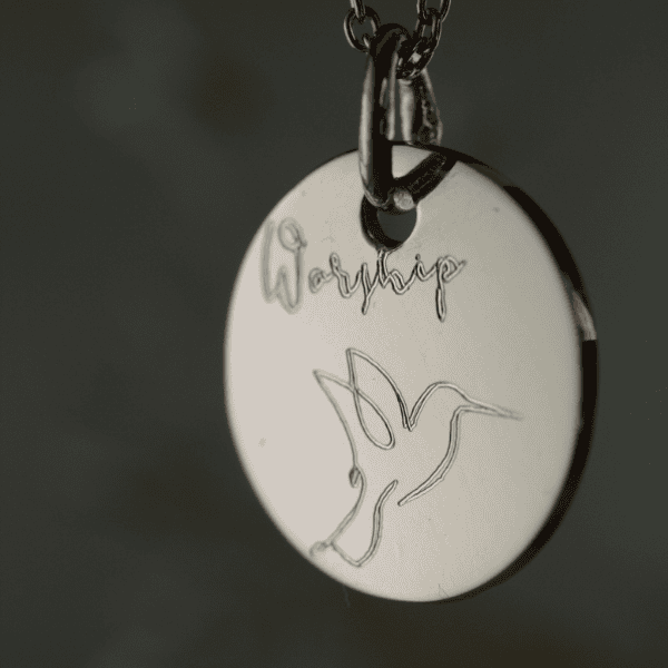 Glaube Anhänger mit Handeinprägung, christliche Schmuckstücke, religiöse Accessoires.